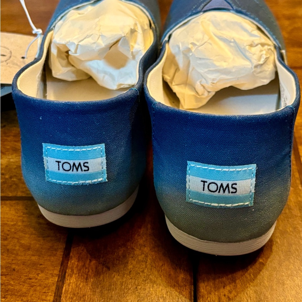 NWT Toms Organic Cotton Ombre Blue Alpargata Slip-Ons with Ortholite Insoles